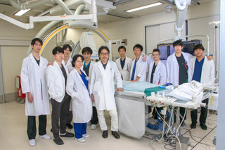 脳神経外科医師集合写真1